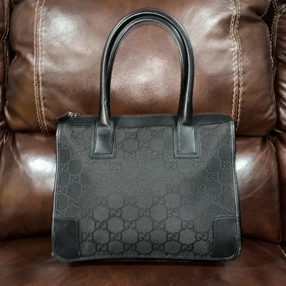 🔥🔥🔥Authentic Gucci Black Signature Satchel Handbag
